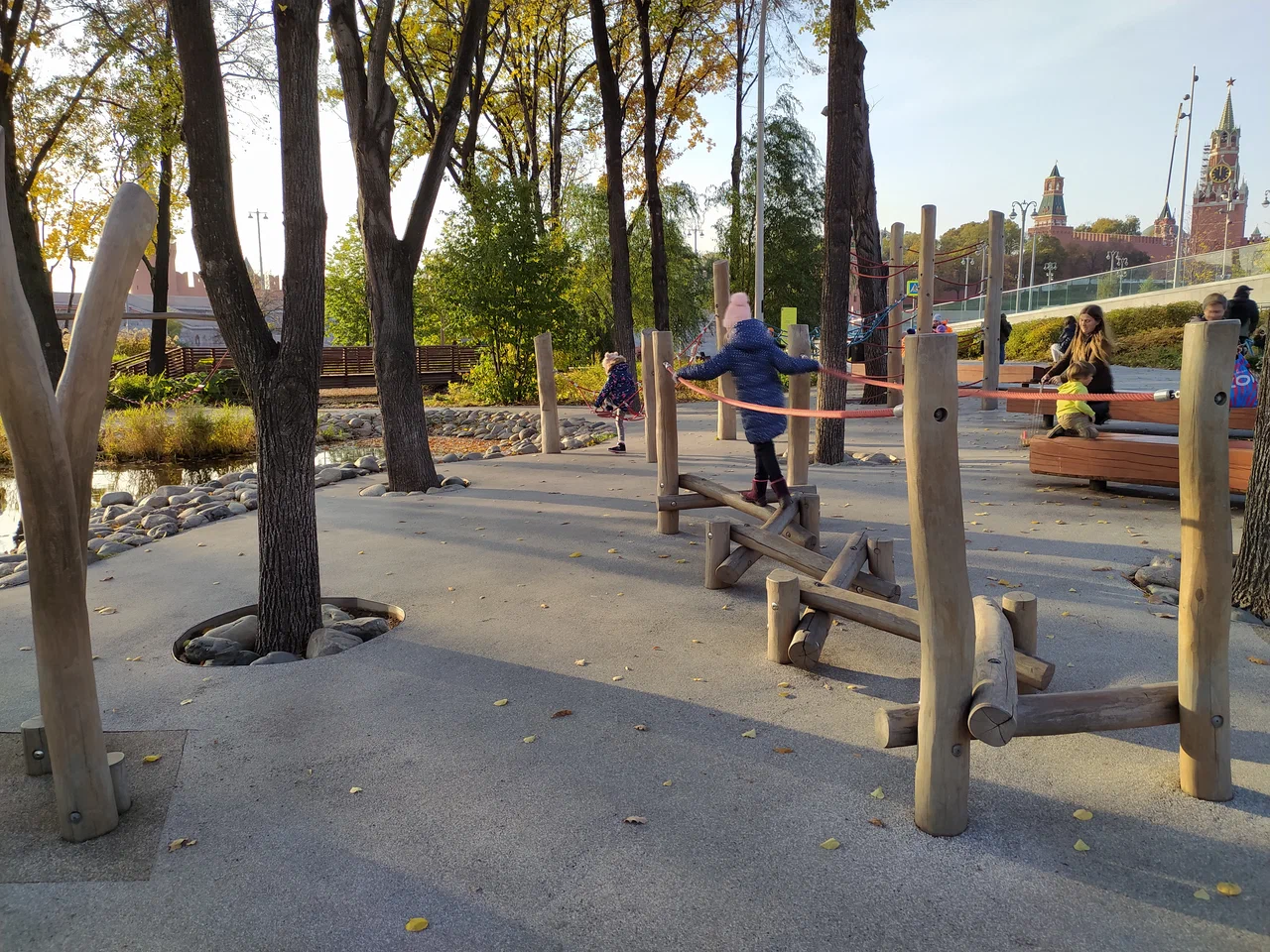 Фото Площадка в парке Зарядье - развлечение в Москве | Досугатор
